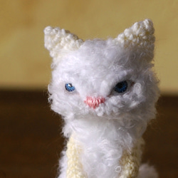 ブルーの瞳の白猫ちゃん（small) 4枚目の画像