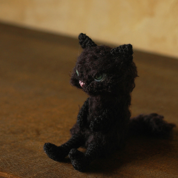 グリーンの瞳の黒猫ちゃん（small) 1枚目の画像