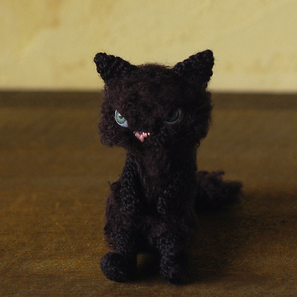 グリーンの瞳の黒猫ちゃん（small) 3枚目の画像