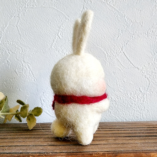 うさぎの人形持ったブサネコさん 羊毛フェルト mokochico ﾓｺﾁｺ 通販