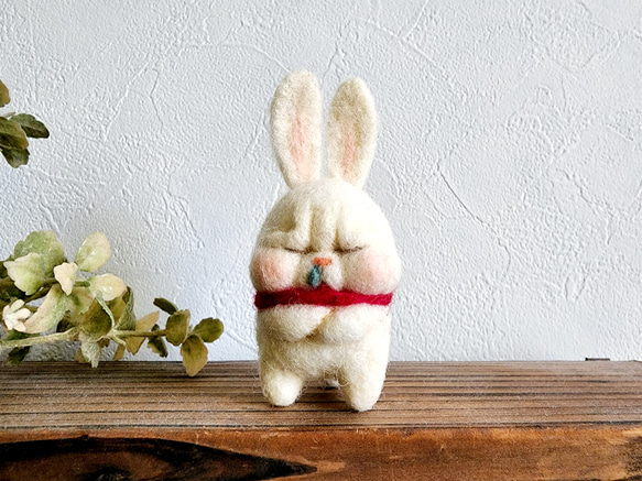 うさぎの人形持ったブサネコさん 羊毛フェルト mokochico ﾓｺﾁｺ 通販