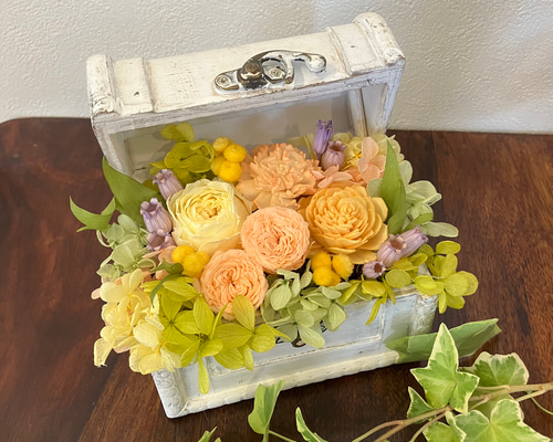 トレジャーbox イエロー プリザーブドフラワーアレンジメント 母の日