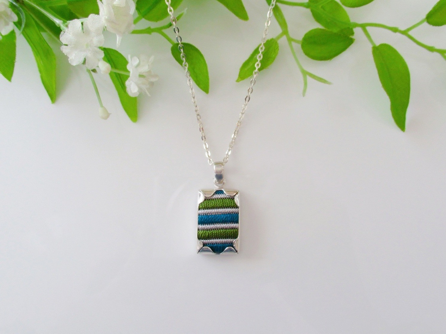 (R20）青と緑の縞模様の絽刺し　シルバーネックレス