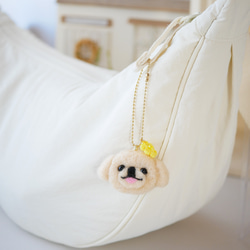 ペキニーズ クリーム 犬とお花チャーム バッグにつけて一緒にお出かけ  ギフト プレゼント ペキニーズ 雑貨 グッズ 11枚目の画像