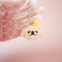 ペキニーズ クリーム 犬とお花チャーム バッグにつけて一緒にお出かけ  ギフト プレゼント ペキニーズ 雑貨 グッズ 7枚目の画像
