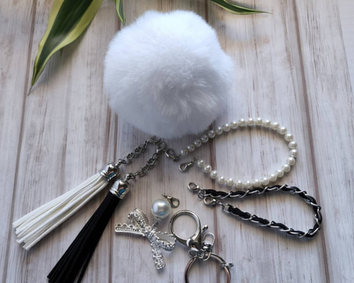 ♪586 ❤️ マスクチェーン　パール　ファー　ファーボール　ハンドメイド　秋冬 6個】【30mm】カン付き ミンクファーボール ふわもこ 秋冬