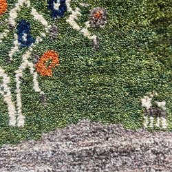 ●送料無料●ギャッベ【40×40】No.351（丘の上の木と動物）チェアパッド・チェアマット・座布団サイズ 4枚目の画像