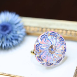 チェコガラスボタンのアンティーク風リング⭐Blue metallic flower(16kgpリング) 3枚目の画像