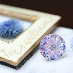 チェコガラスボタンのアンティーク風リング⭐Blue metallic flower(16kgpリング) 4枚目の画像