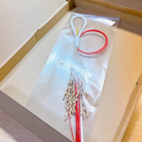 お正月飾り 若松と水引き南天を添え束ねた しめ縄 リース お正月飾り お正月飾り 若松と稲穂に南天を添え束ねた しめ縄 リース お正月