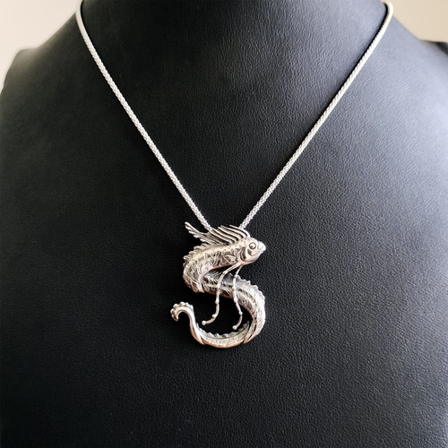 かすう工房期間限定「リュウグウノツカイ」ネックレス 深海動物シリーズ-深海魚-地震魚-リュウグウノツカイ 加硫