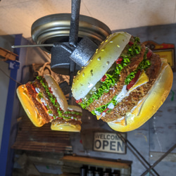 アメリカンダイナー/ バーガーズカフェ シーリングライト/ 3連結式 天井照明 ハンバーガー  ダイニングテーブル 2枚目の画像