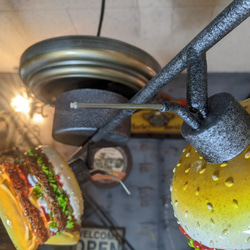 アメリカンダイナー/ バーガーズカフェ シーリングライト/ 3連結式 天井照明 ハンバーガー  ダイニングテーブル 8枚目の画像