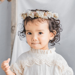 小花を散りばめた ホワイトとピンクのフラワークラウン / プリザーブド