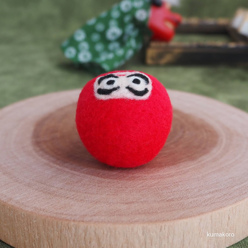 受注製作】なりきりだるまのまゆパグ(フォーン・黒) 羊毛フェルト 羊毛