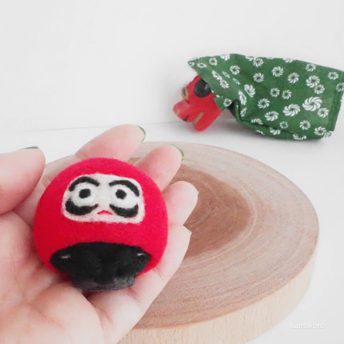 受注製作】なりきりだるまのまゆパグ(フォーン・黒) 羊毛フェルト 羊毛