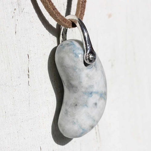 糸魚川翡翠(入りコン沢翡翠)勾玉ネックレス 糸魚川翡翠(入りコン沢翡翠)勾玉ネックレス