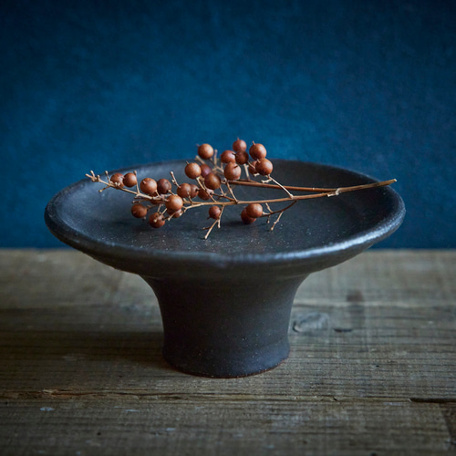 高台皿 くろ 和食器 D-81 中皿 molle épine 通販 15180745｜Creema