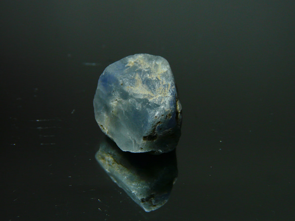 N713★紫外線DE蛍光　(゜o゜)　【ビルマ　モゴック産】天然AAＡサファイア原石 4枚目の画像