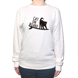 かわいい猫ちゃんサーフィンデザインスウェト 長袖 猫好きサーファーにおすすめトレーナー サーフボードon the cat 2枚目の画像