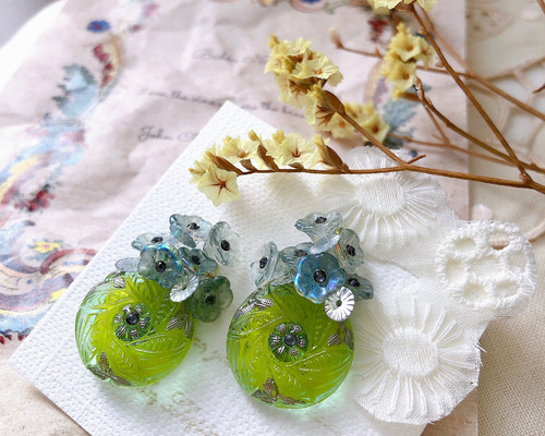 アンティークボタン　カメオ　チェコガラス　ピアス　イヤリング アンティークボタン カメオ チェコガラス ピアス イヤリング ガラス