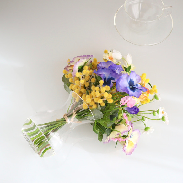 含羞草春天花束玻璃花瓶佈置 第12張的照片