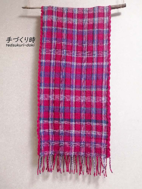 手織りマフラー　ピンクベースのチェック　フリンジ付き　１点もの 2枚目の画像