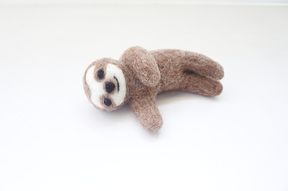 なまけもの なまけもののナマケモノ（横寝） 羊毛フェルト kuricco 通販 15182425