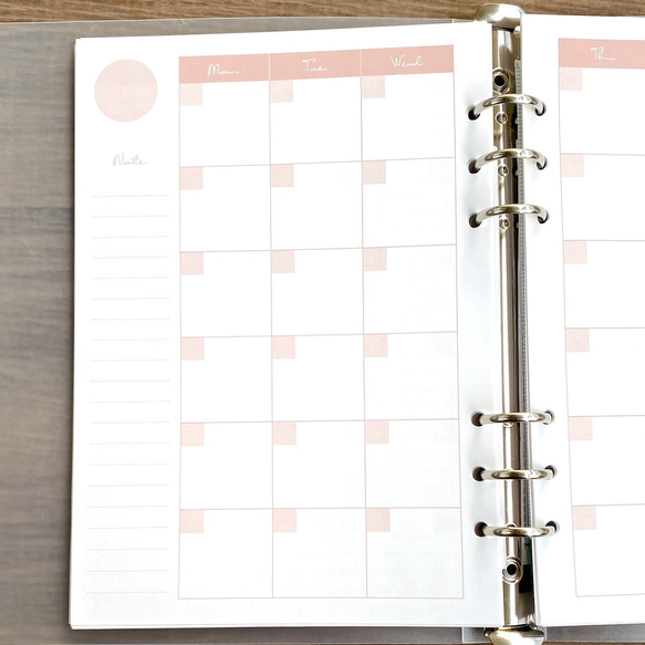 A5サイズ マンスリー カレンダー 月間スケジュール システム手帳リフィル ルーズリーフ ピンク 2枚目の画像