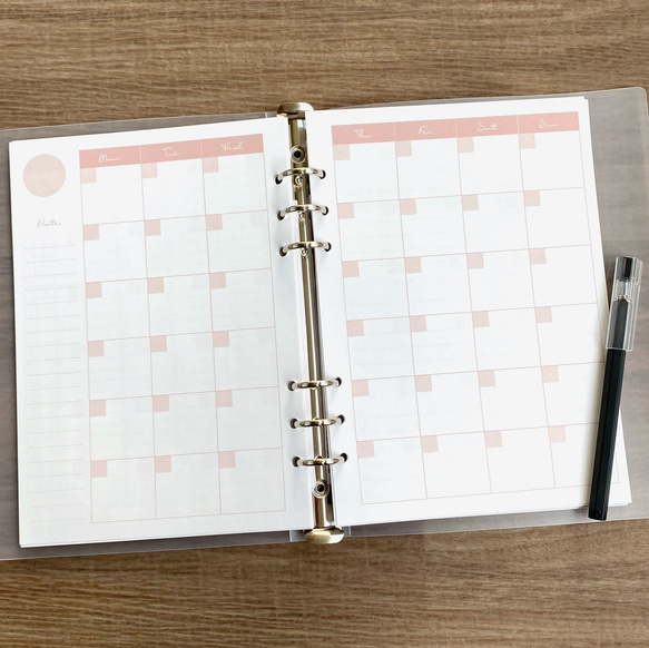 A5サイズ マンスリー カレンダー 月間スケジュール システム手帳リフィル ルーズリーフ ピンク 1枚目の画像
