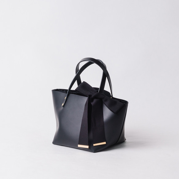 本革ハンドル　RIBBON  PVC　トート！ BLACK　GOLD 1枚目の画像