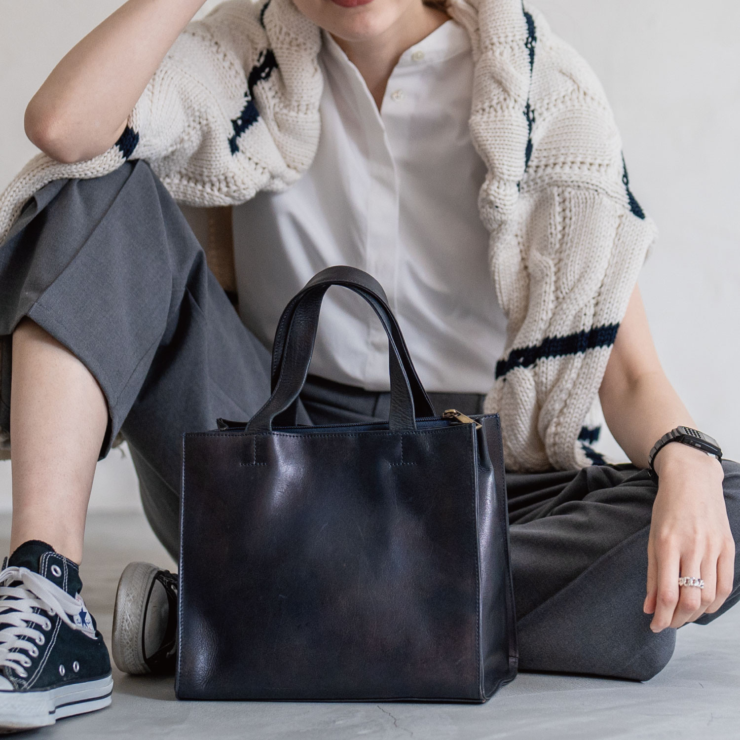 【25%off タイムセール】【仕分けのできる便利な収納】バッグ イタリアンレザー ショルダー ネイビー HAB017