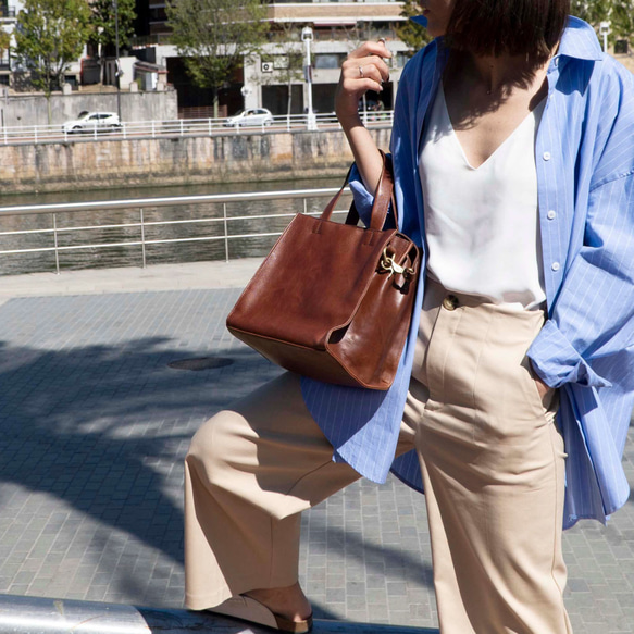 【限時特惠，享25%折扣】【便捷收納，分類整理】義大利真皮包，酒紅色 HAB017 第15張的照片