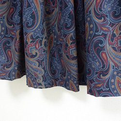 ペイズリー柄のコーデュロイロングスカート ネイビー 8枚目の画像