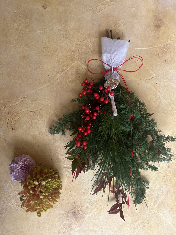 プロテアロビンと松と南天のお正月飾り お正月飾り(松と南天)⑥ | iichi 日々の暮らしを心地よくする