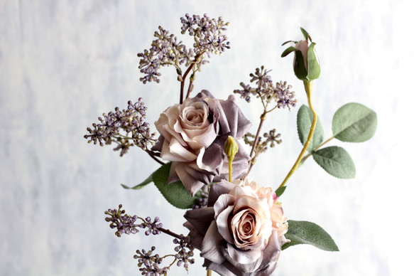 【グレーベージュローズとパープルベリー】｜アーティフィシャルフラワー 花瓶アレンジ| 冬｜ギフト・インテリア雑貨 9枚目の画像