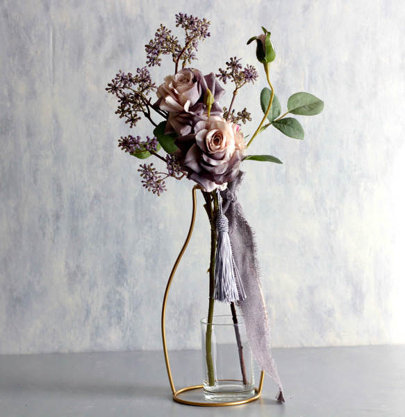 【グレーベージュローズとパープルベリー】｜アーティフィシャルフラワー 花瓶アレンジ| 冬｜ギフト・インテリア雑貨 1枚目の画像