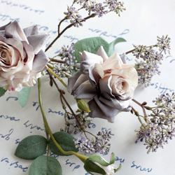 【グレーベージュローズとパープルベリー】｜アーティフィシャルフラワー 花瓶アレンジ| 冬｜ギフト・インテリア雑貨 8枚目の画像