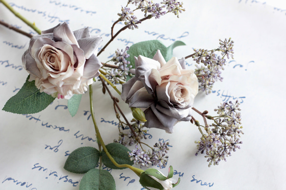 【グレーベージュローズとパープルベリー】｜アーティフィシャルフラワー 花瓶アレンジ| 冬｜ギフト・インテリア雑貨 8枚目の画像