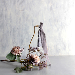 【グレーベージュローズとパープルベリー】｜アーティフィシャルフラワー 花瓶アレンジ| 冬｜ギフト・インテリア雑貨 5枚目の画像