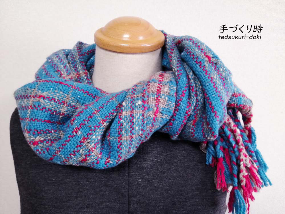 手織りマフラー　青系捩りのストライプ　１点もの