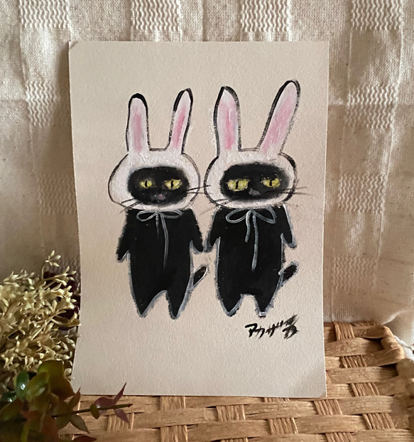 絵画。原画手描き【ウサギの頭カバーをかぶったかわいい黒猫2匹】 1枚目の画像