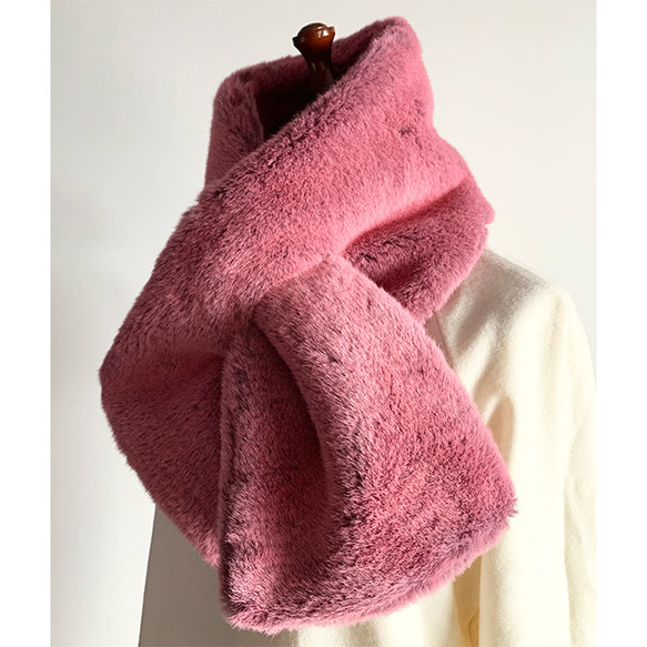 Fursnude Fluffy 蓬鬆貂皮圍巾 深粉色圍巾帶開衩 第4張的照片