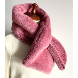 Fursnude Fluffy 蓬鬆貂皮圍巾 深粉色圍巾帶開衩 第2張的照片