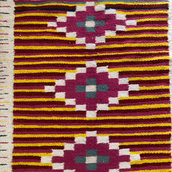 手織りキリム　真ん中の模様の大胆な色使いがポイントに　周りの細かい色並びもほどよくかわいい　ルケフ80 3枚目の画像