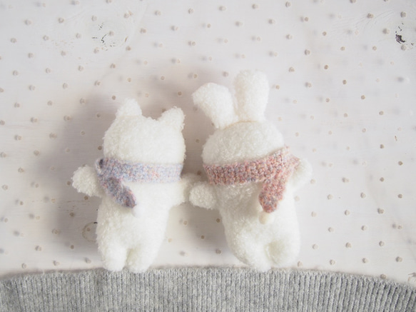 雪うさぎちゃん、ゆきんこ猫ちゃん（ポンポンマフラー付き、ぬいぐるみ素材ホワイト） 3枚目の画像