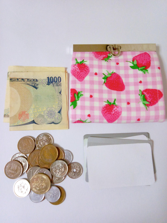 【Lサイズ】 可愛い イチゴモチーフ　ミニ財布 4枚目の画像