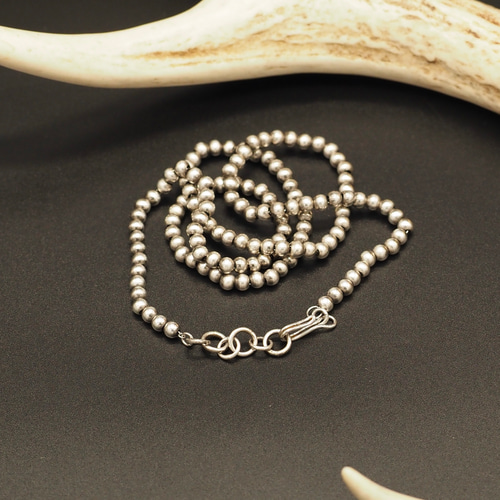 CNK-68 ナバホパール 4 mm シルバービーズ ネックレス 52cm 燻しあり