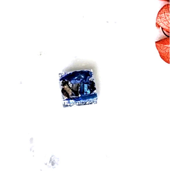 ブルー螺鈿の銀継ぎ風スクエアピアスイヤリング【1643】 3枚目の画像