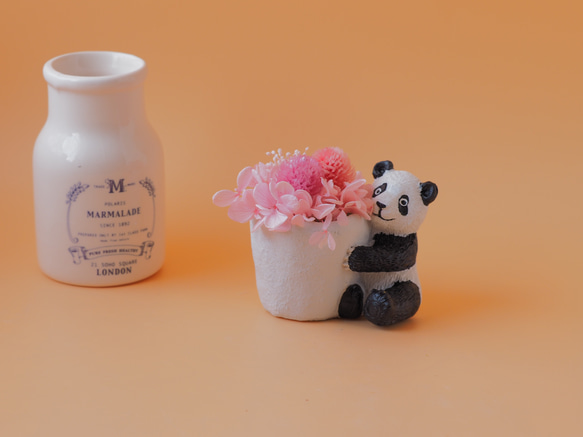 お花を抱えたパンダちゃん【プリザーブドフラワー】 9枚目の画像